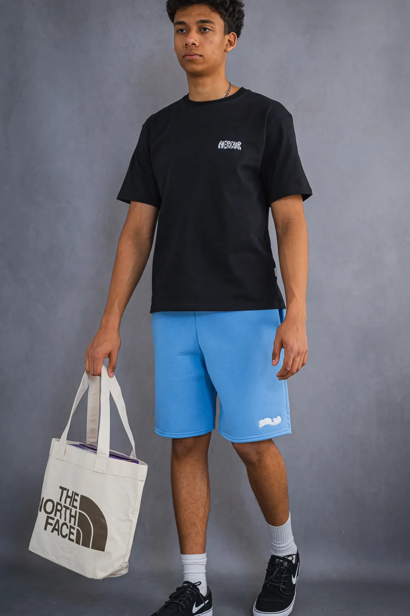 Discount Szorty Basic Szorty Materiałowe
